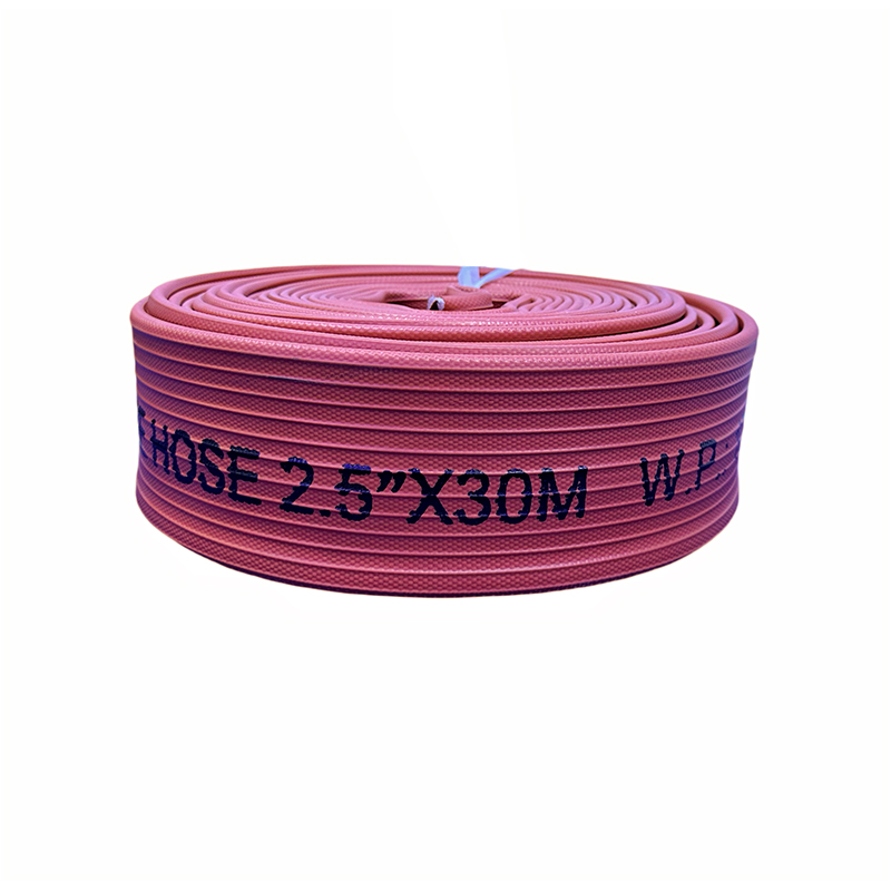 Tuyau plat en caoutchouc naturel – Résistant aux intempéries et à l'abrasion pour l'extérieur.